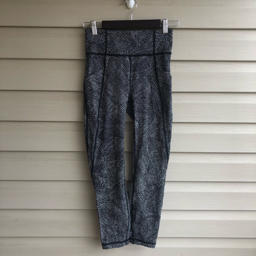 LULULEMON B&W Patterned Leggings